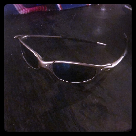 oakley juliet titanium